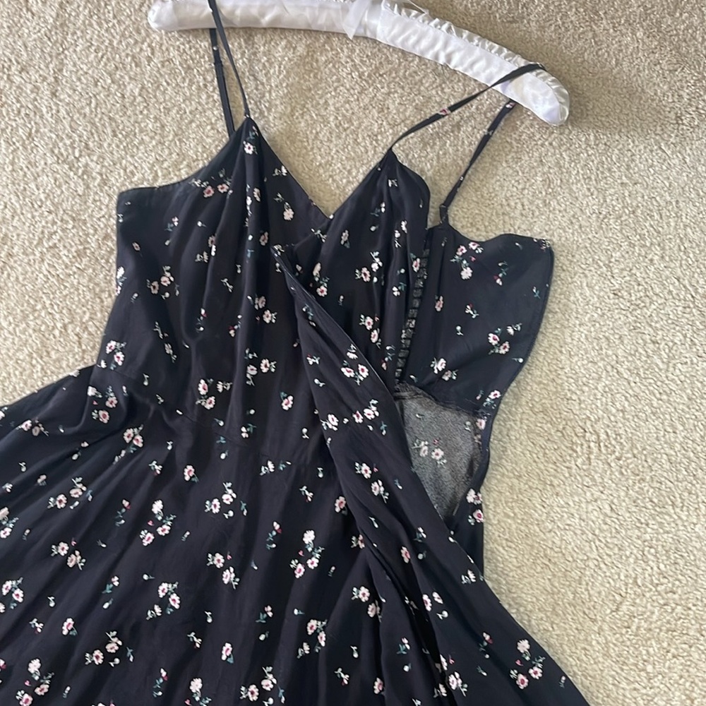 Old Navy Black Floral Spaghetti Strap Flowy Dress - Picture 6 of 9